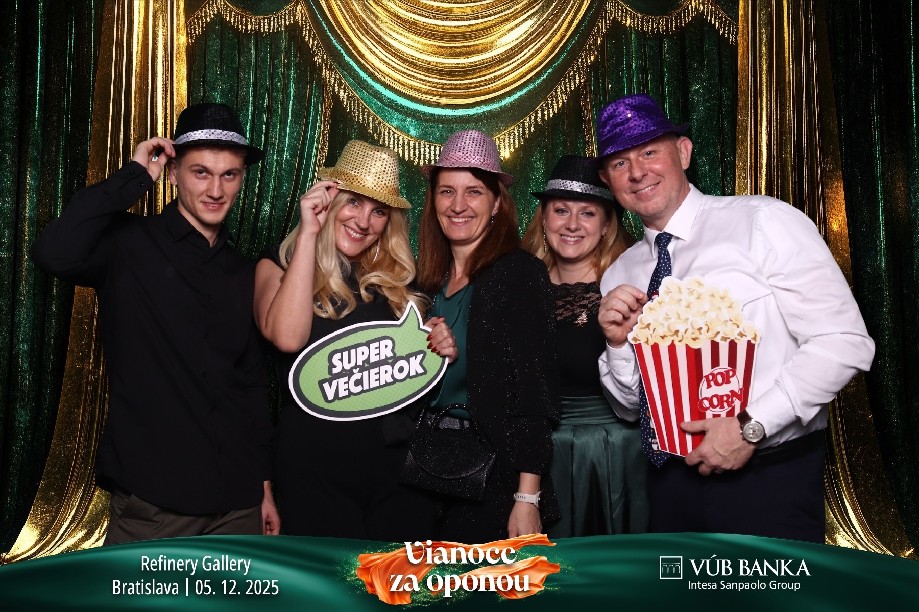 Vianoce za oponou Refinery Gallery