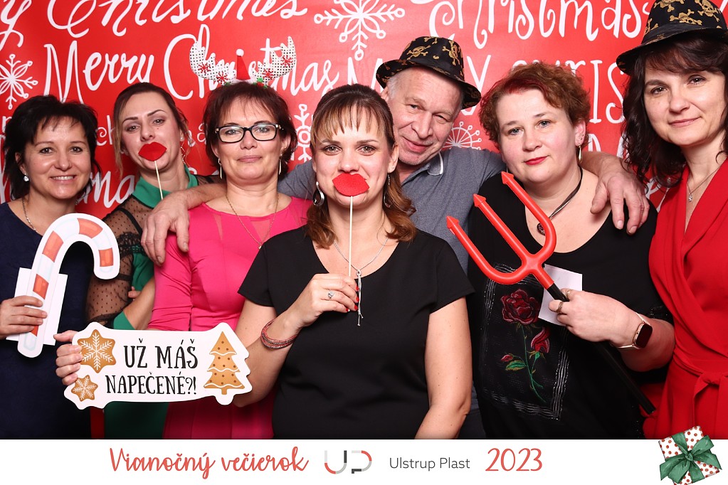 Ulstrup plast Vianočný večierok 